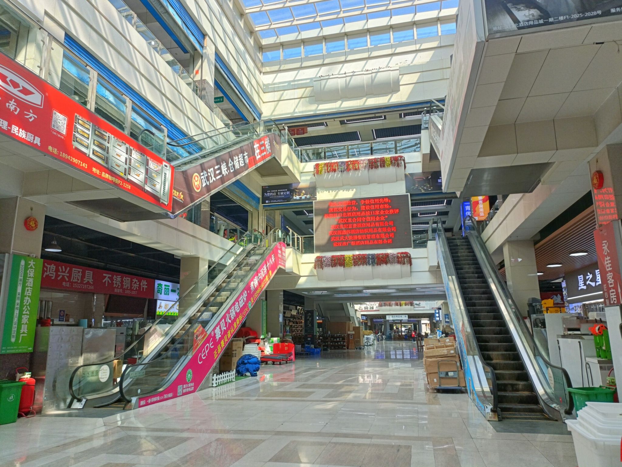 經(jīng)緯智行政務(wù)實(shí)習(xí)隊(duì)赴商品交易中心開展專題調(diào)研活動(dòng)